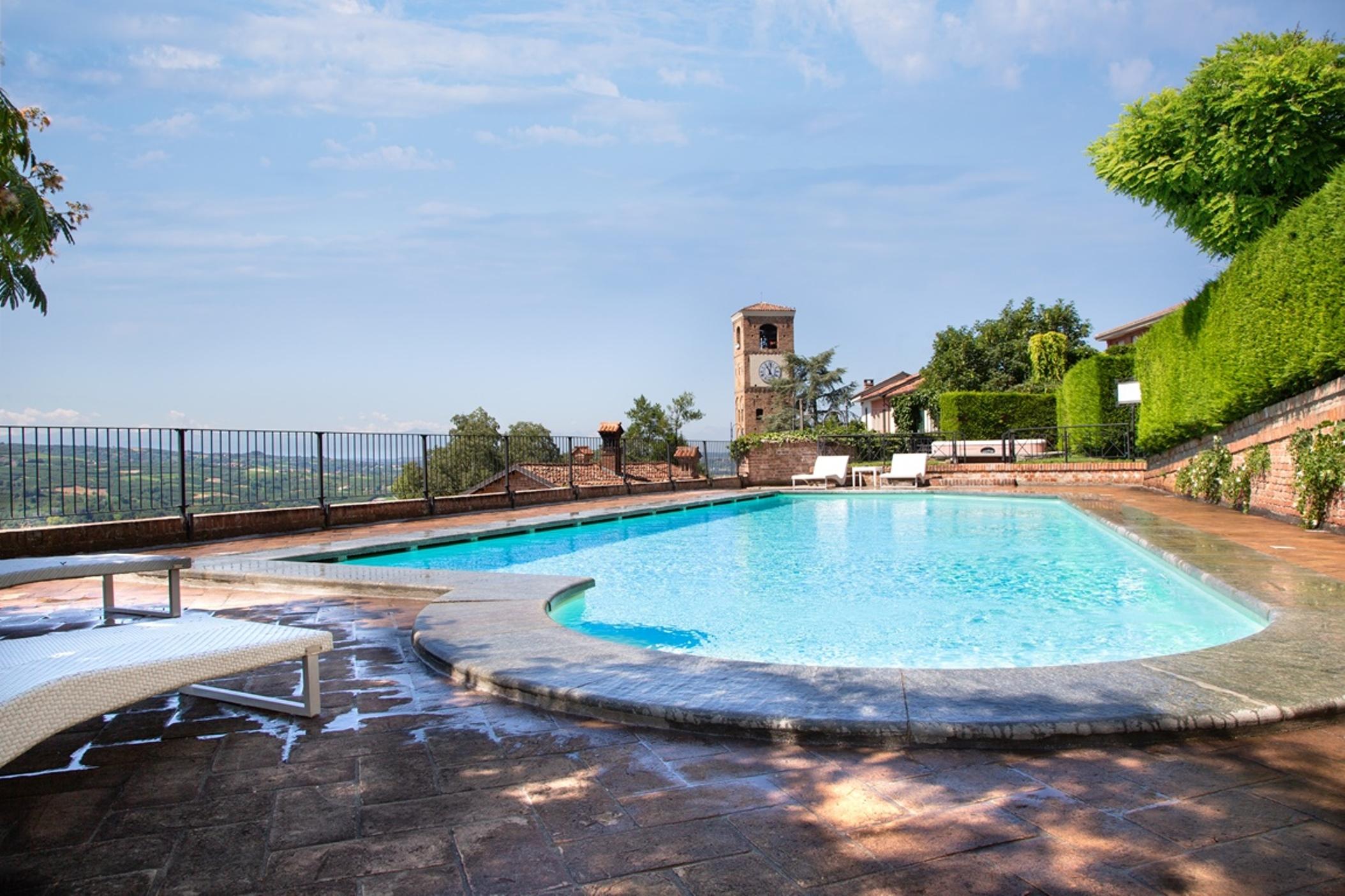 Hotel Castello Di Santa Vittoria Santa Vittoria d'Alba Exterior photo