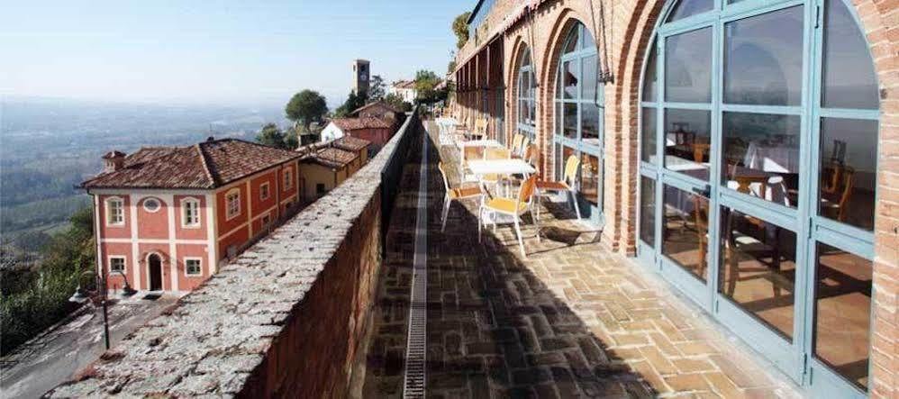 Hotel Castello Di Santa Vittoria Santa Vittoria d'Alba Exterior photo