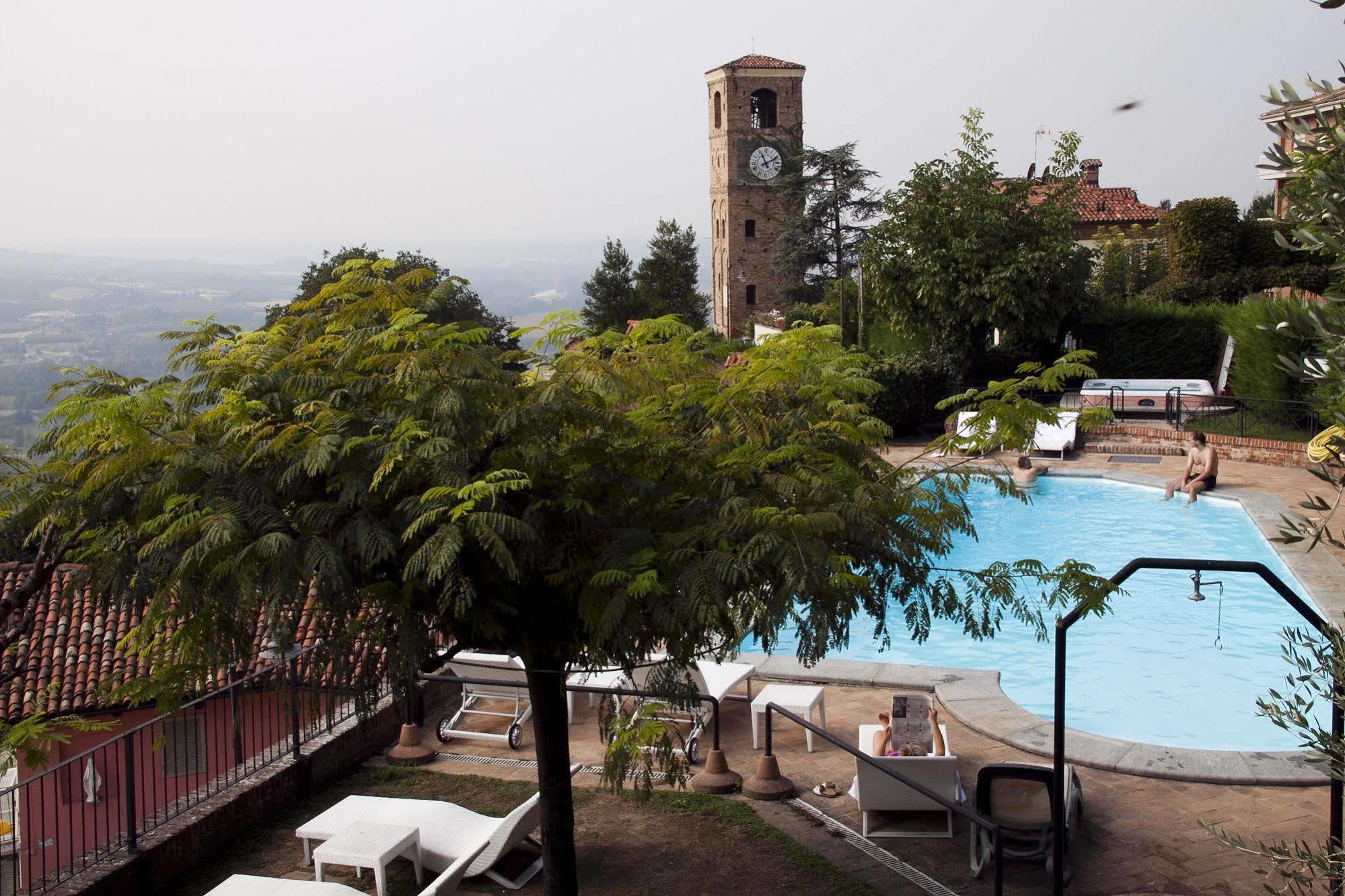 Hotel Castello Di Santa Vittoria Santa Vittoria d'Alba Exterior photo